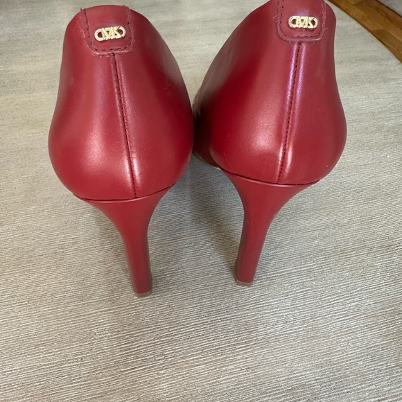 Michael Kors Women's deep red Amara Pumps size 9 nwot - Picture 4 of 11